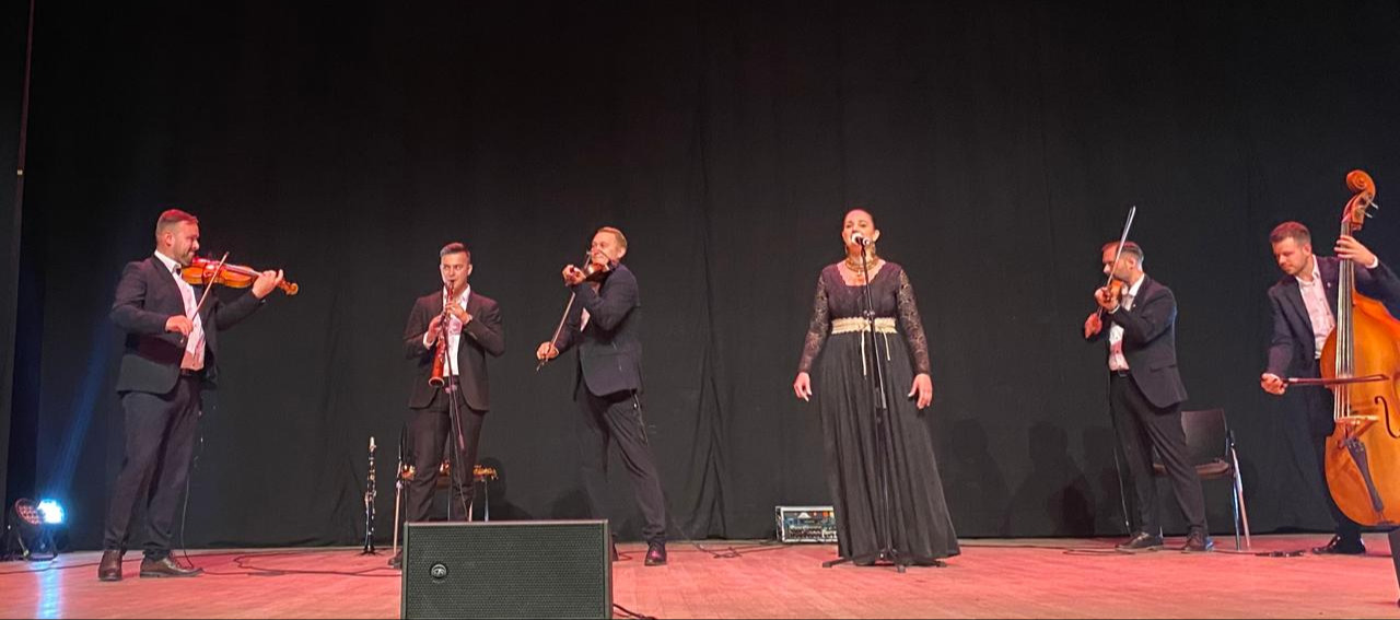 Flaska Banda in the house